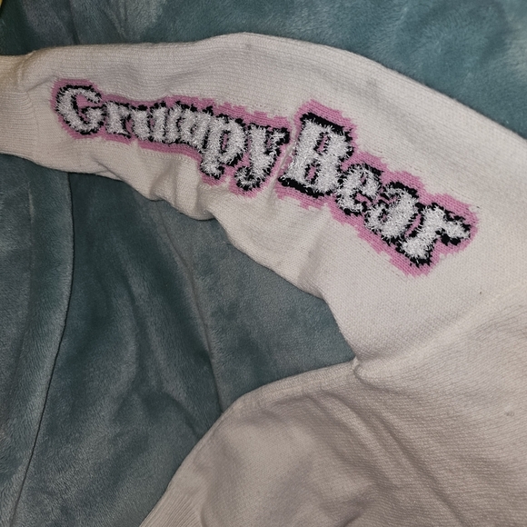 Forever 21 Kids White Sweater with Blue Care Bear Design Grumpy Bear - Picture 13 of 14